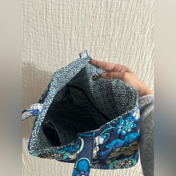 Brand New Vera Bradley Rhythm & Blues Shoulder Tote - Picture 3 of 5